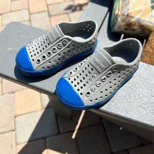 Native toddler shoes Size 5